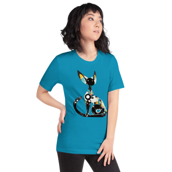 Détail du t-shirt Le Chat Cyber, design futuriste